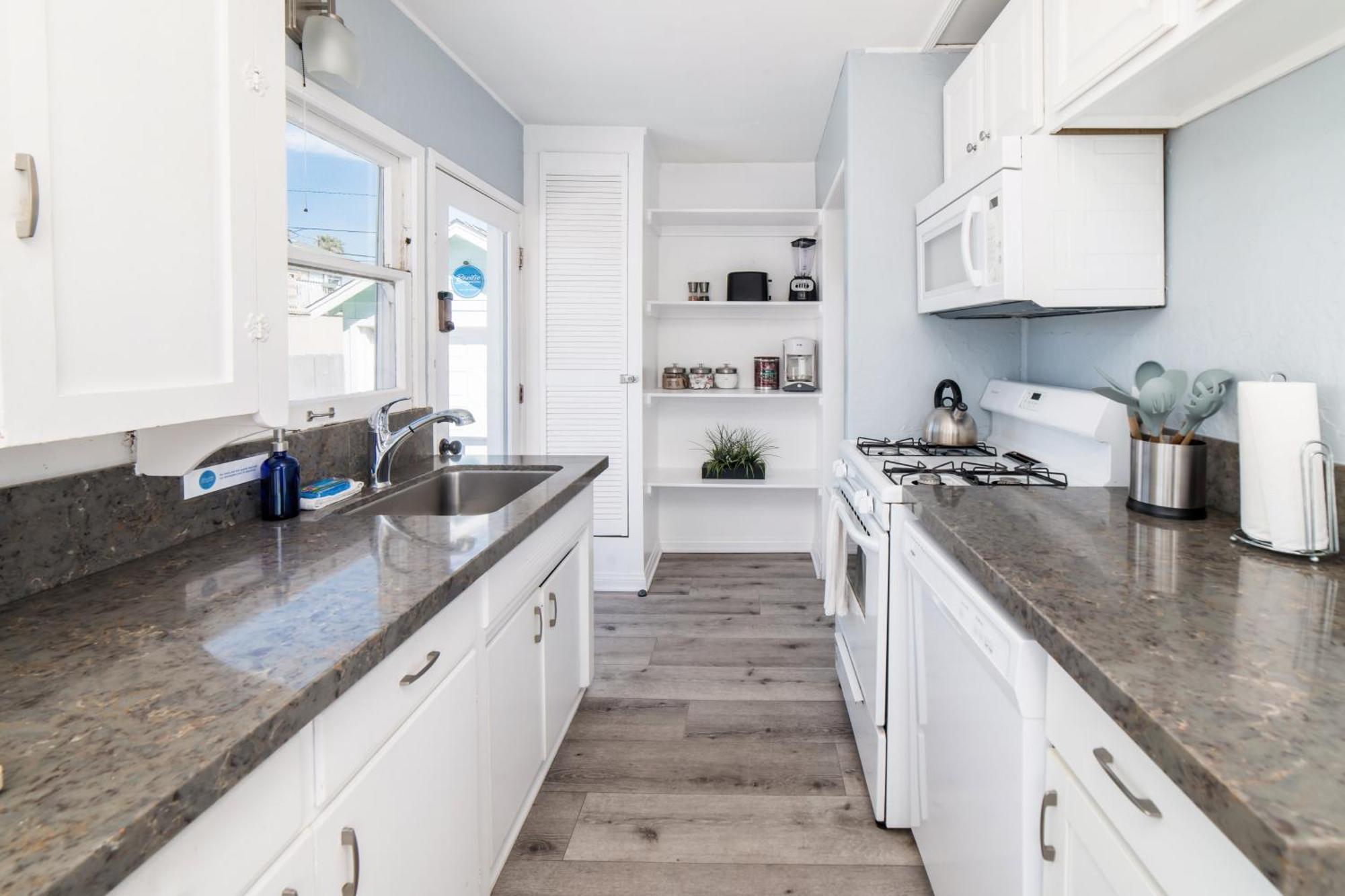 Pacific Bungalow In Oceanside With Backyard & Tiny House Exteriér fotografie